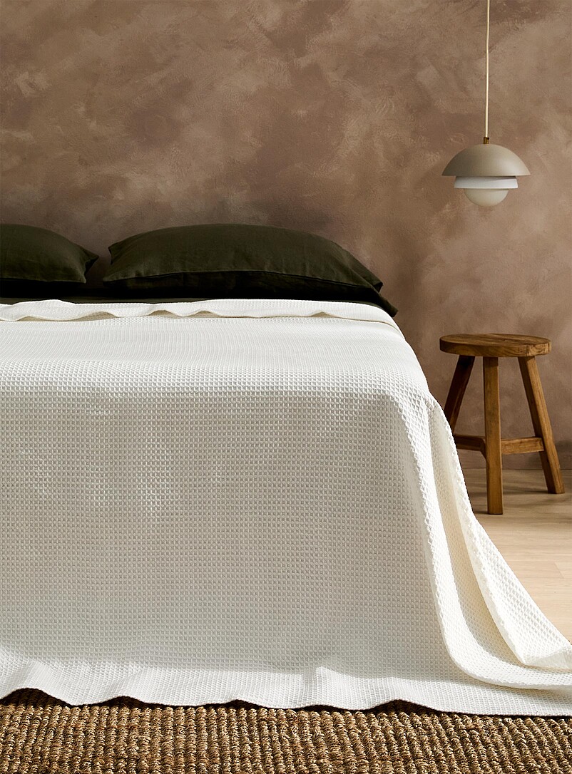 Waffled knit blanket product image (primary)