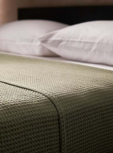 Waffled knit blanket