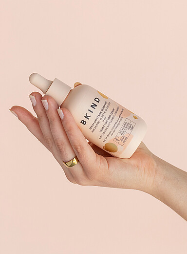 Peptide and maca root thickening hair serum