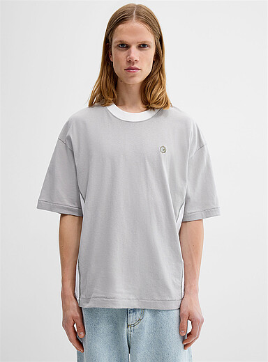 Le t-shirt contrastes r&eacute;tro <b>Coupe d&eacute;contract&eacute;e</b>