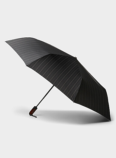 Le parapluie ray&eacute; prise ergonomique