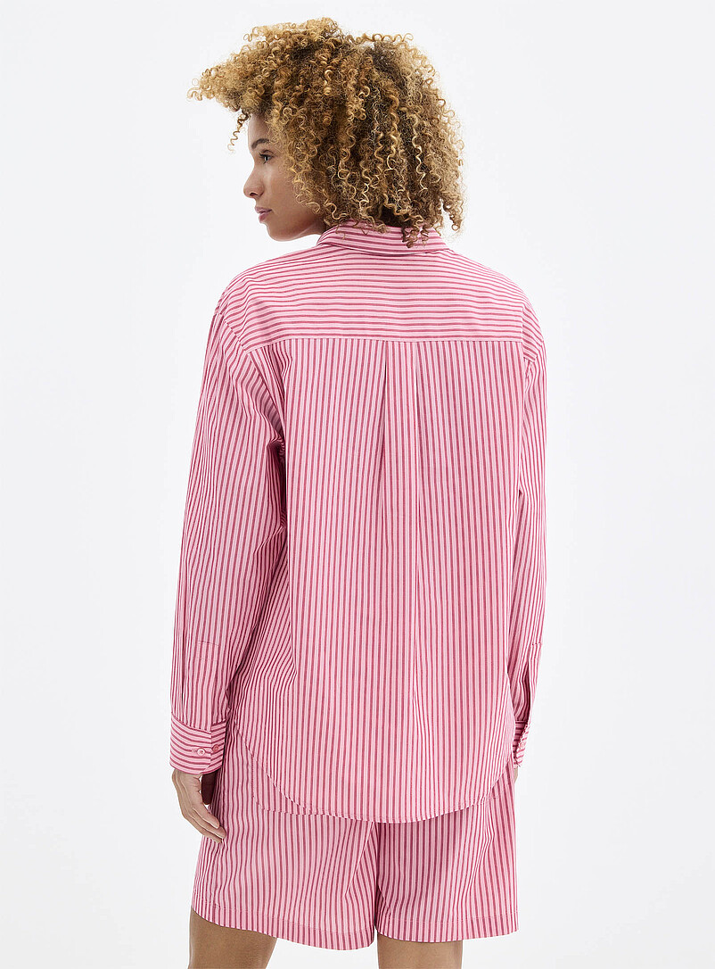 Contemporaine: La chemise ample popeline l&eacute;g&egrave;re ray&eacute;e Bleu &agrave; motifs pour femme