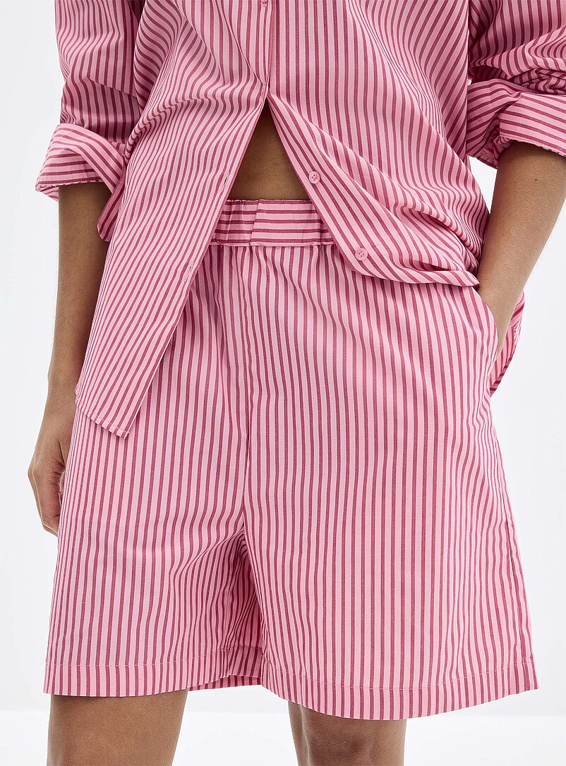 Contemporaine Pink Striped lightweight poplin short <b>Fit: Wide leg, high rise</b> for women