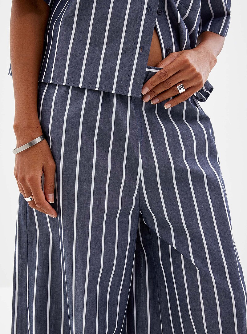 Contemporaine: La jupe-culotte taille &eacute;lastique &agrave; rayures <b>Coupe : jambe tr&egrave;s large, taille haute</b> Gris fonc&eacute; pour femme