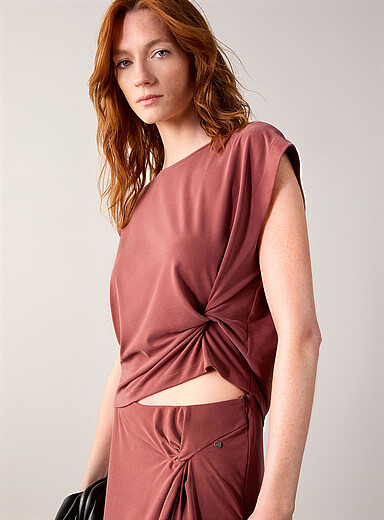 Tie-waist flowy T-shirt