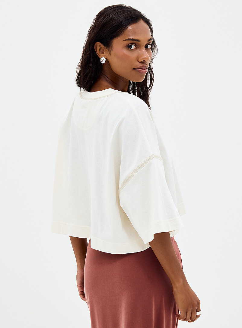 BOSS: Le t-shirt carr&eacute; broderies subtiles Blanc cass&eacute; pour femme
