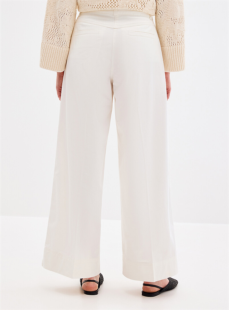 Tanjura pleated ivory chino pant Fit: Ultra-wide leg, high rise