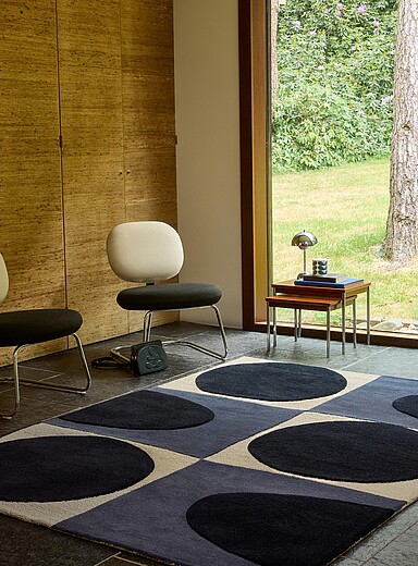 Le tapis pure laine r&eacute;tro pois et carr&eacute;s Voir nos formats offerts