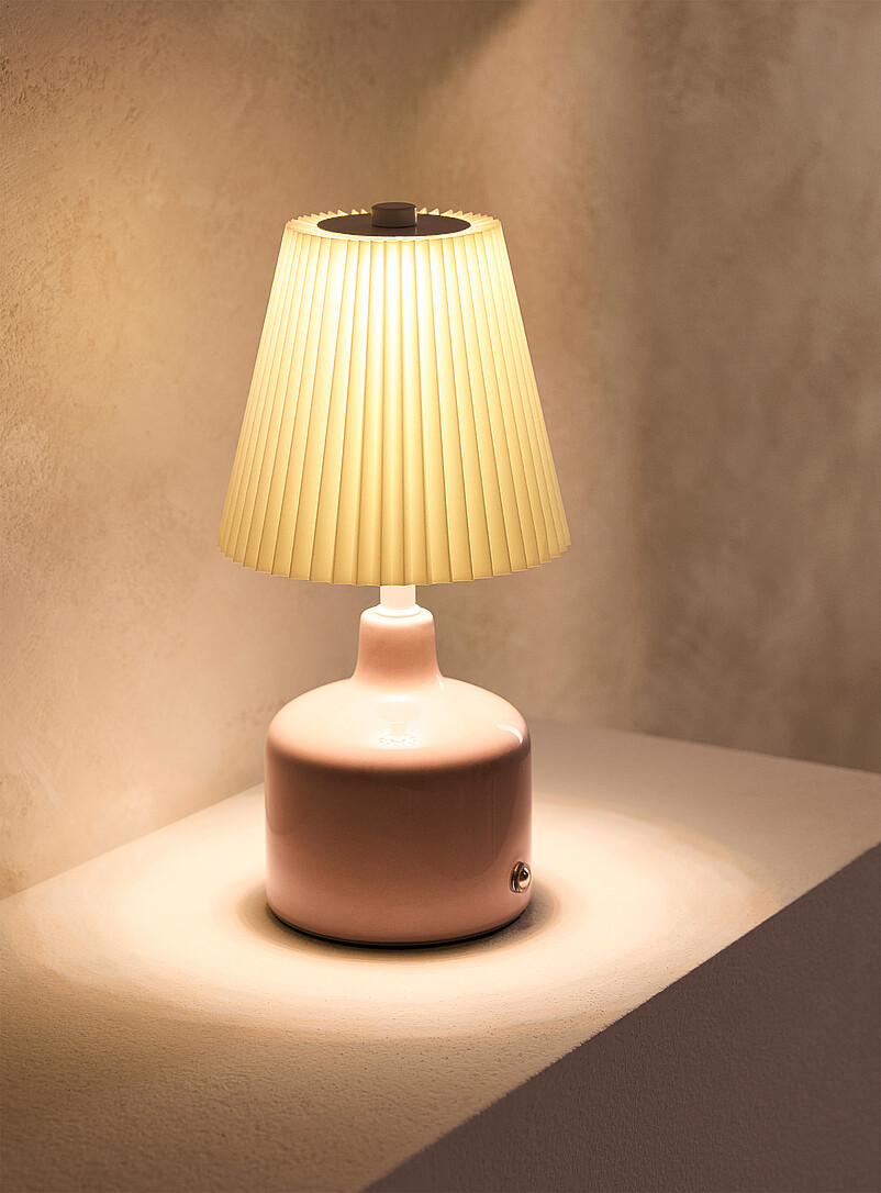 Simons Maison: La lampe de table tactile rechargeable abat-jour pliss&eacute; Blanc cass&eacute;