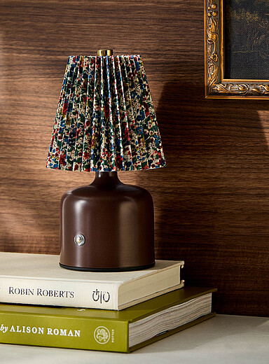 La lampe rechargeable abat-jour floral pliss&eacute;