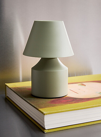 La petite lampe de table tactile rechargeable minimaliste