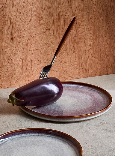 L'assiette mouchetures violac&eacute;es
