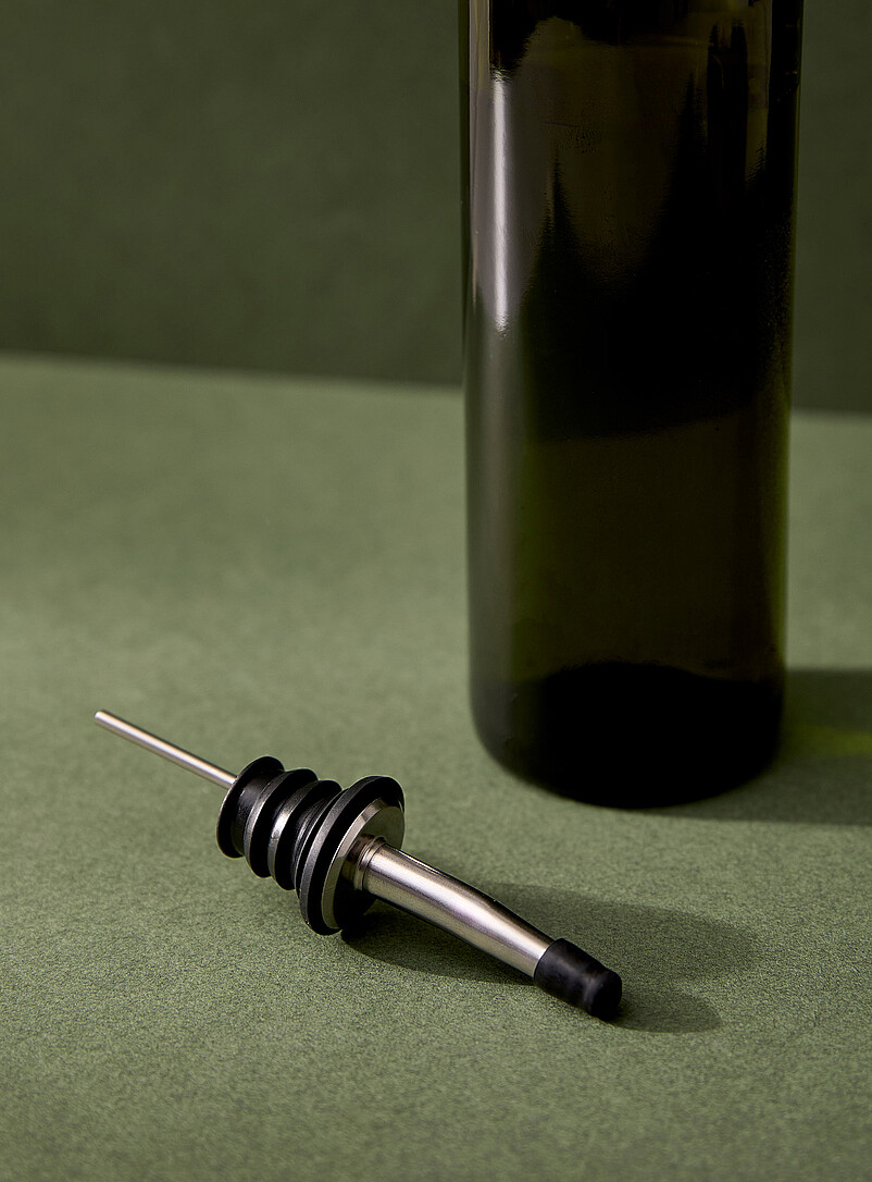 Simons Maison Green Minimalist oil bottle
