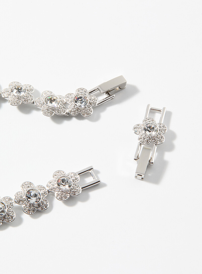 Shimmery flower bracelet product image 2
