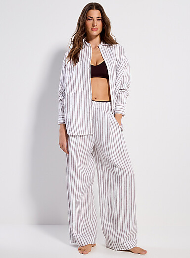 White wide-leg linen pant