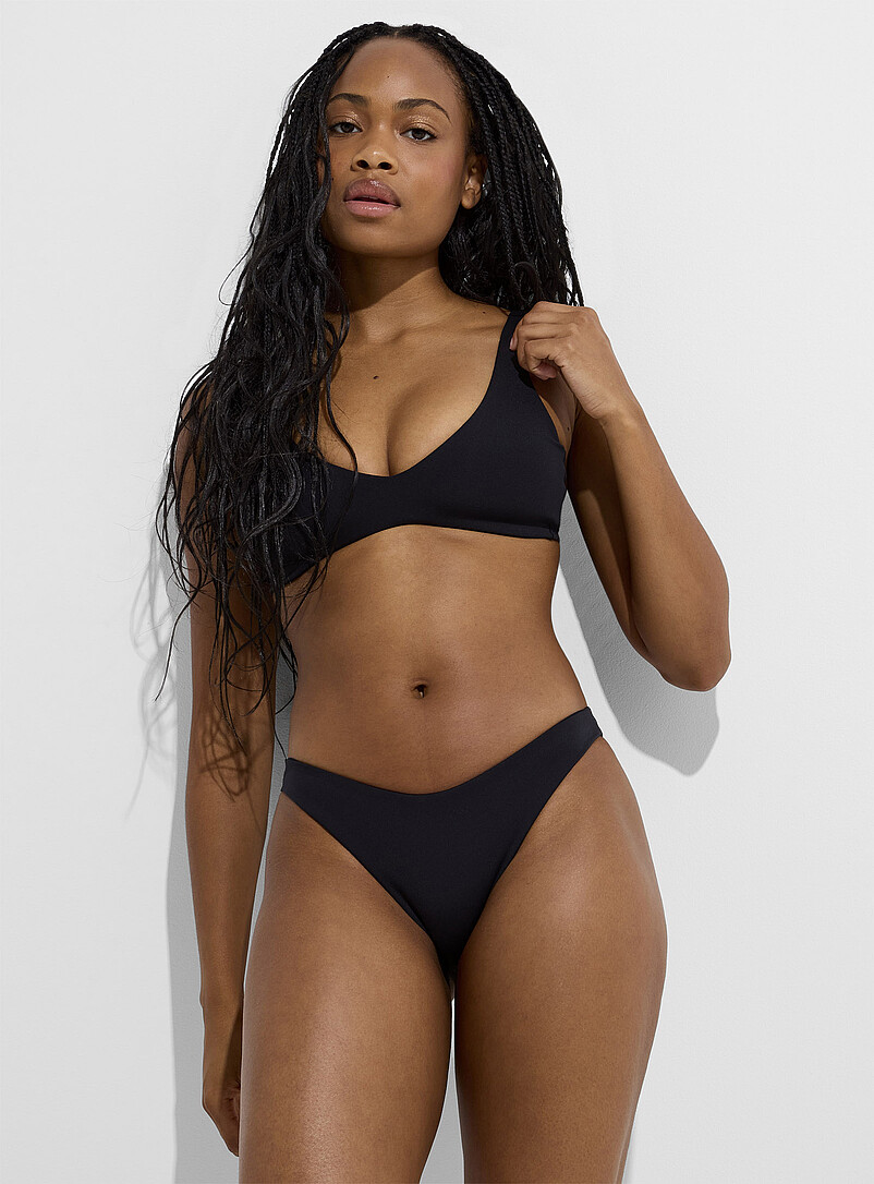 Dip Curved Cheeky Bottom