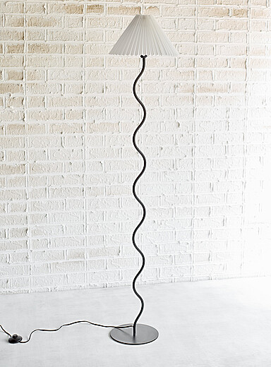 La lampe sur pied ondulant abat-jour &eacute;ventail