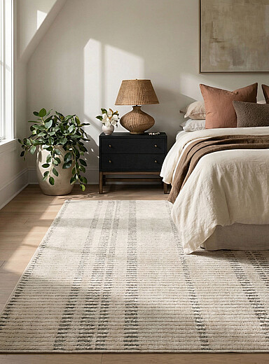 Simons Maison: Le tapis cr&egrave;me rayures segment&eacute;es Int&eacute;rieur et ext&eacute;rieur Voir nos formats offerts Gris p&acirc;le et beige cr&egrave;me