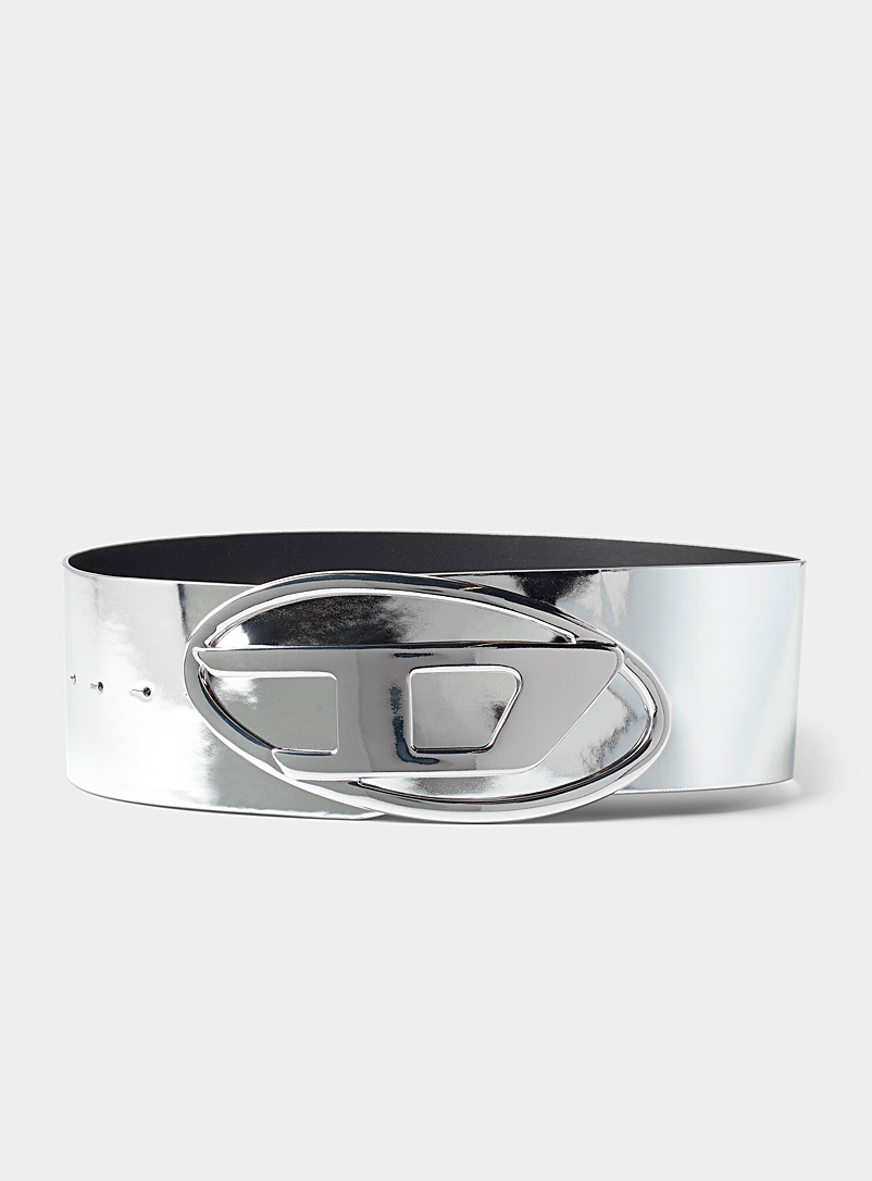 Diesel: La ceinture logo métallique large Gris pour femme