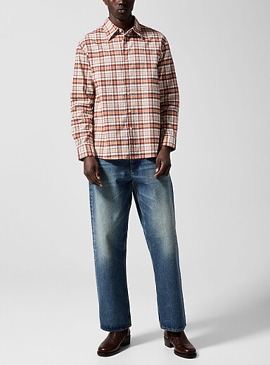 Le jean large bleu vintage