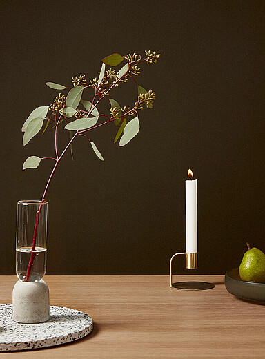 Curve candle holder