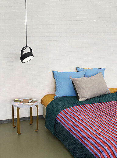 Le couvre-lit matelass&eacute; &agrave; rayures Twist