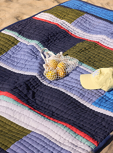 H&uuml;bsch Patterned Green Pavilion colour blocks quilted blanket