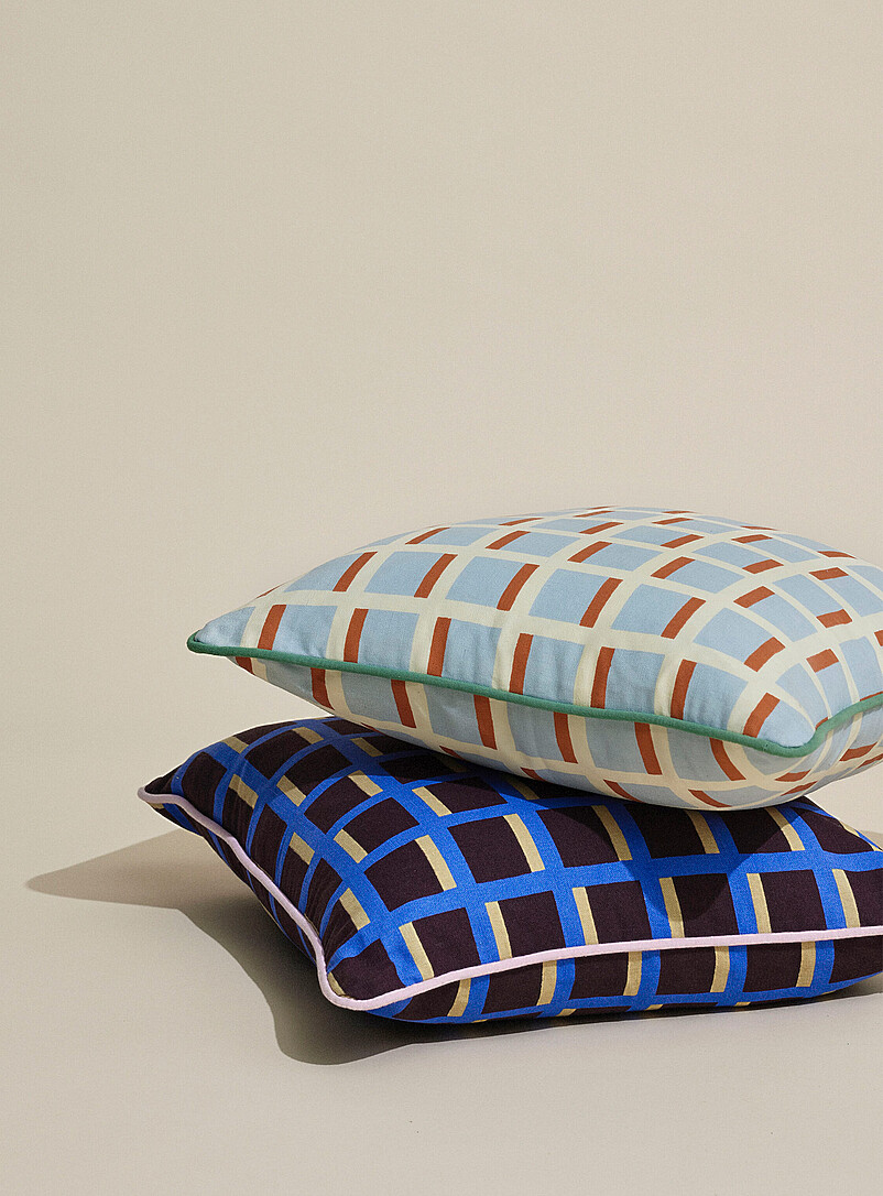 Agenda two-tone checkeres cushion product image (primary)