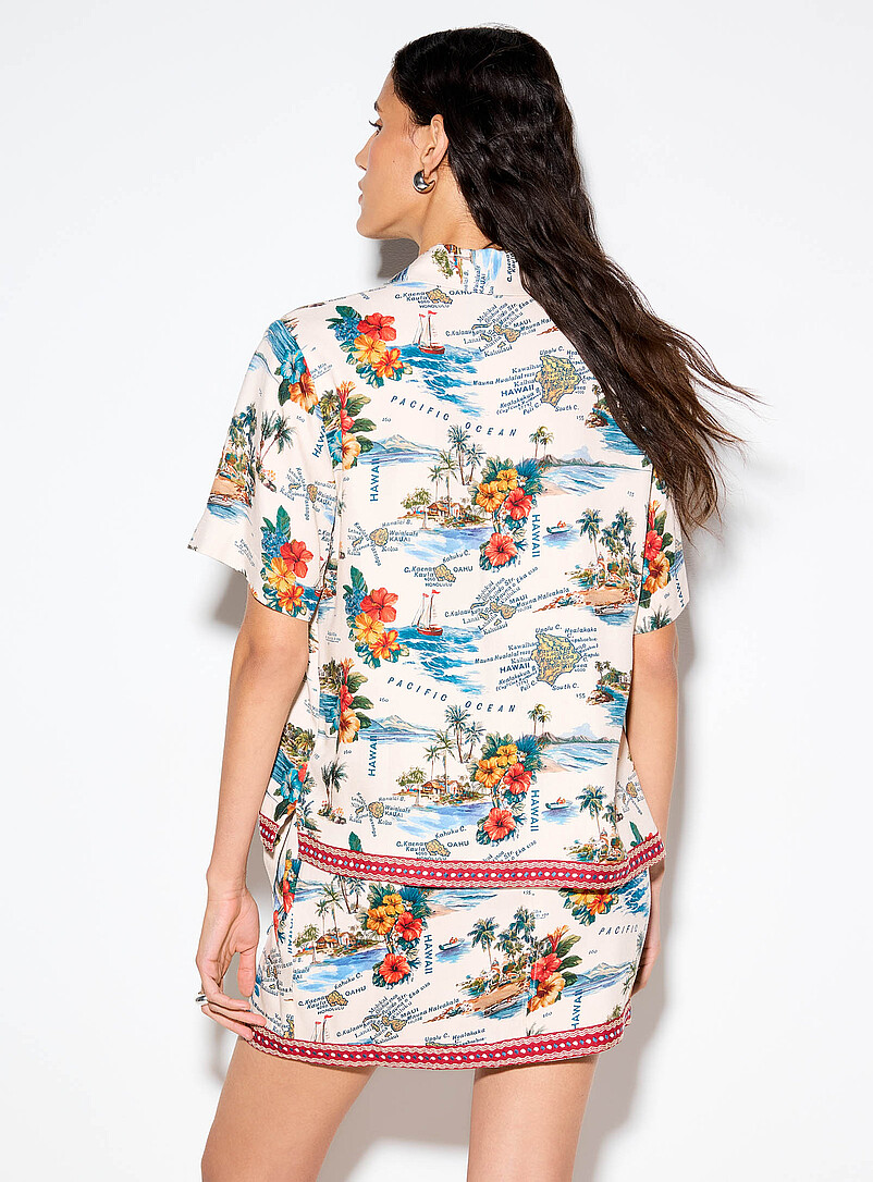 Ic&ocirc;ne Patterned White Notched collar boxy-fit blouse for women
