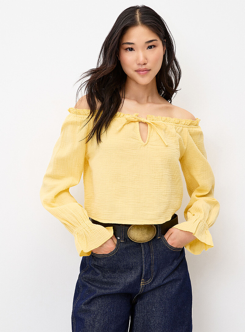 Twik: La blouse &eacute;paules d&eacute;nud&eacute;es frisons Brun assorti pour femme