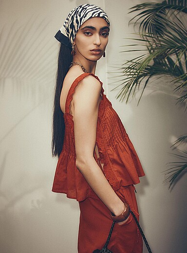 La camisole &agrave; nouer voile de coton et broderie anglaise