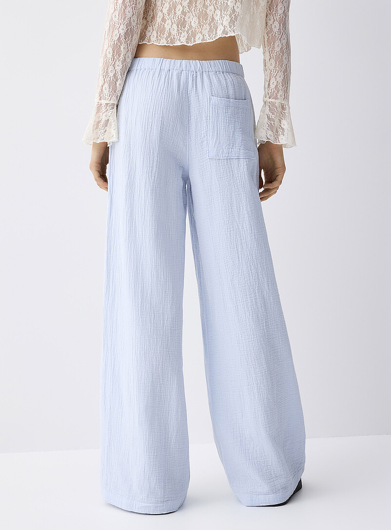 Twik: Le pantalon large gaze coton bio Bleu &agrave; motifs pour femme