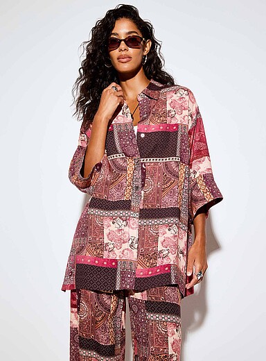 Loose elongated printed blouse
