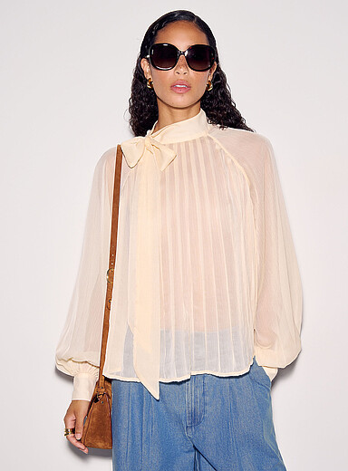 Ic&ocirc;ne: La blouse col foulard chiffon diaphane pliss&eacute; Ivoire - Beige cr&egrave;me pour femme