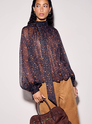 Ic&ocirc;ne: La blouse col foulard chiffon diaphane pliss&eacute; Brun noisette pour femme