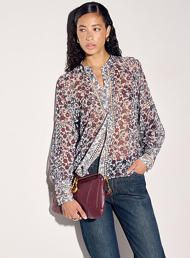 La blouse d&eacute;tails ajour&eacute;s chiffon diaphane