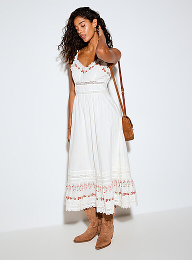 La robe brod&eacute;e et crochet&eacute;e voile de coton
