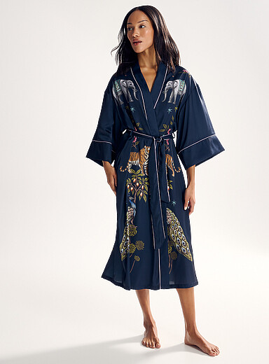 Chelsea Peers: Le long peignoir satin&eacute; nuit dans la jungle Bleu &agrave; motifs pour femme