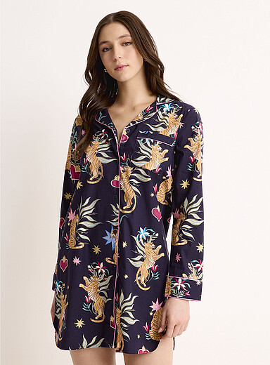 Chelsea Peers: La chemise de nuit lis&eacute;r&eacute;e popeline c&oelig;ur de la jungle Bleu &agrave; motifs pour femme