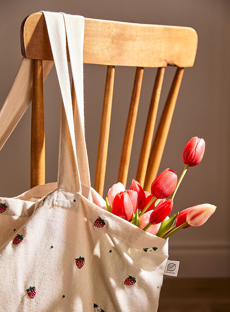 Simons Maison: Le sac de magasinage fleurs et fraises &Eacute;cru &agrave; motifs