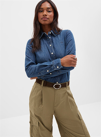 La chemise denim logo brod&eacute;