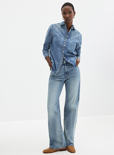 Le jean bleu blanchi <b>Coupe : jambe droite, taille haute</b>