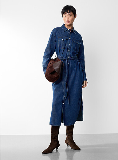 La robe chemise midi denim ceintur&eacute;e 