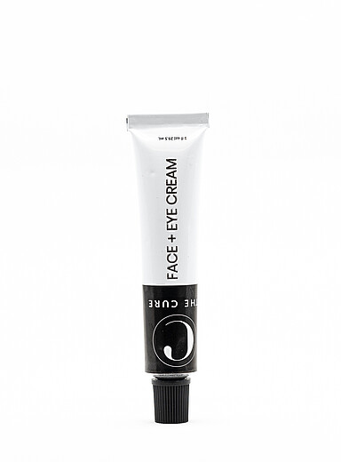La cr&egrave;me pour le visage et les yeux mousse de mer