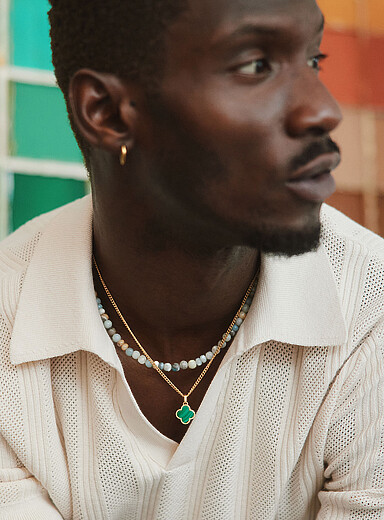 Le collier tr&egrave;fle g&eacute;o pierre naturelle <b>Offert en exclusivit&eacute; chez Simons</b>
