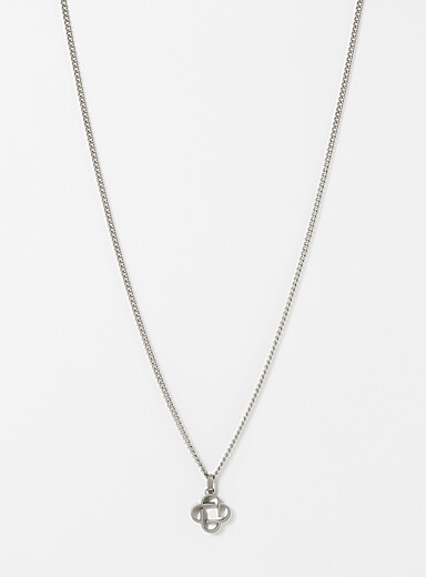 Le collier tr&egrave;fle g&eacute;o <b>Offert en exclusivit&eacute; chez Simons</b>