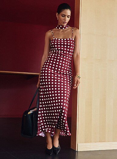 Lucy Paris: La robe satin bordeaux &agrave; pois avec foulard Rouge &agrave; motifs pour femme
