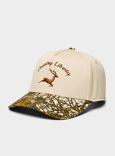 Deer-logo camouflage cap