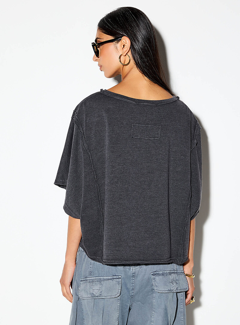 Ic&ocirc;ne: Le t-shirt carr&eacute; surdimensionn&eacute; lis&eacute;r&eacute;s roulott&eacute;s Taupe pour femme