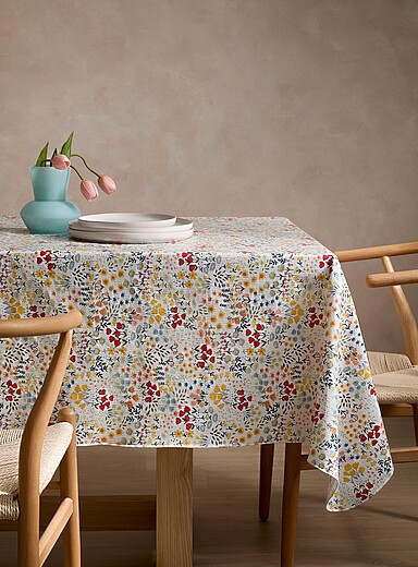 La nappe vinyle fleurs des pr&eacute;s <b>Collection exclusive Vivre dehors</b>